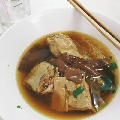 เมนูของร้าน ก๋วยเตี๋ยวเป็ดตุ๋นนายปิว หัวหิน
