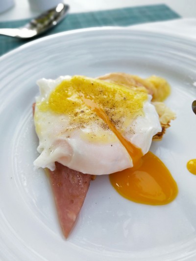 EGG BENEDICT