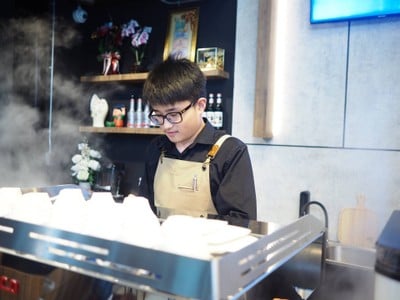 the hub cafe & co-working space