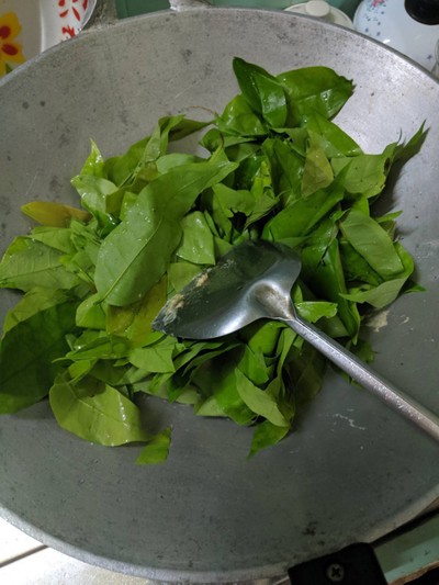 วิธีทำ ใบเหลียงผัดไข่