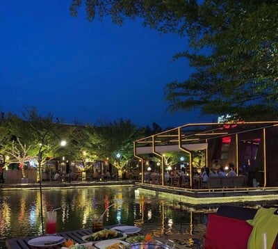 บรรยากาศ Waterside Karaoke Restaurant