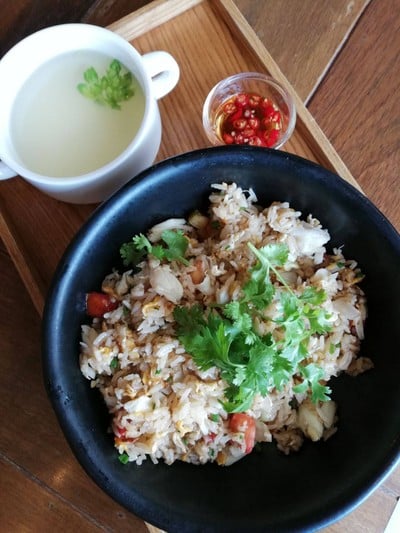 ข้าวผัดปูก้อน