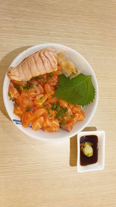 Salmon Tataki Don