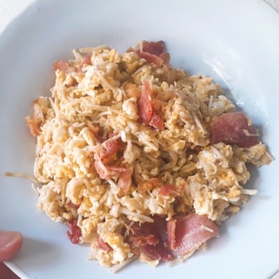 ไข่ผัดเห็ดเข็มทองใส่เบคอน ไข่ผัดเห็ดเข็มทองใส่เบคอน