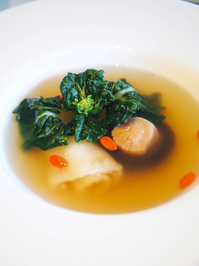 ซุปกระเพาะปลาสดตุ๋นกังป๋วยเห็ดหอม