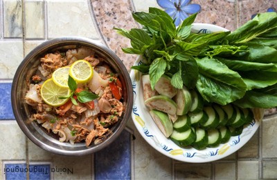 ลาบทูน่าใส่บุกขาว ลาบทูน่าใส่บุกขาว