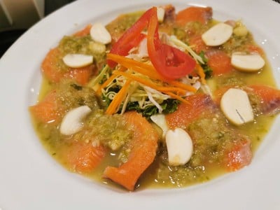 แซลมอนแซ่บ