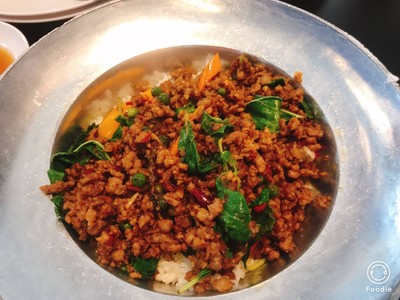 ข้าวกะเพราดิบเถื่อน (เนื้อโคขุน) [KH]