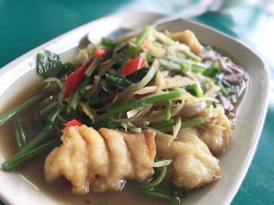 เนื้อปลาเก๋าผัดคึ่นช่าย