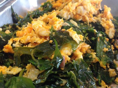 ใบเหลียงผัดไข่