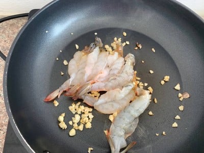 วิธีทำ กุ้งผัดซอสพริก วิธีทำ กุ้งผัดซอสพริก