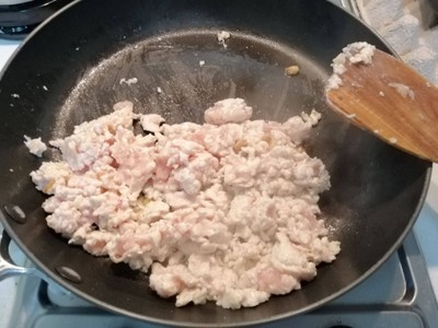 วิธีทำ ต้นอ่อนทานตะวันผัดไก่สับ วิธีทำ ต้นอ่อนทานตะวันผัดไก่สับ