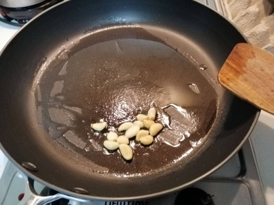 วิธีทำ ต้นอ่อนทานตะวันผัดไก่สับ วิธีทำ ต้นอ่อนทานตะวันผัดไก่สับ