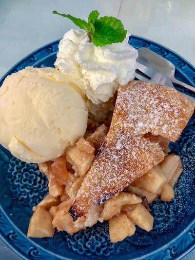 Apple Pie with vanilla ice cream