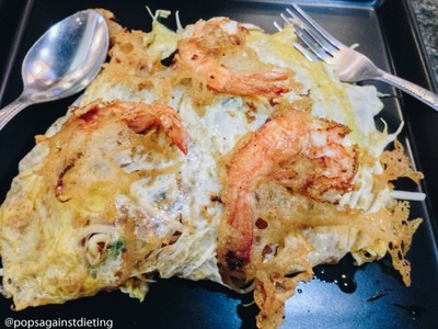 ผัดไทกุ้งสดห่อไข่