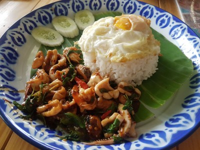 กระเพราถาด