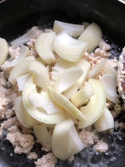 วิธีทำ ผัดพริกไก่สับใบโหระพา((❌น้ำมัน)) วิธีทำ ผัดพริกไก่สับใบโหระพา((❌น้ำมัน))