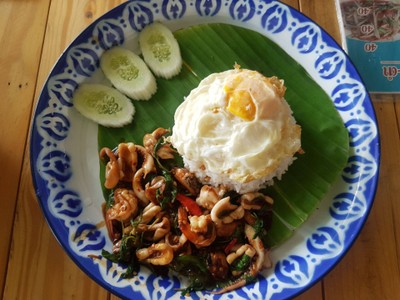 กระเพราถาด