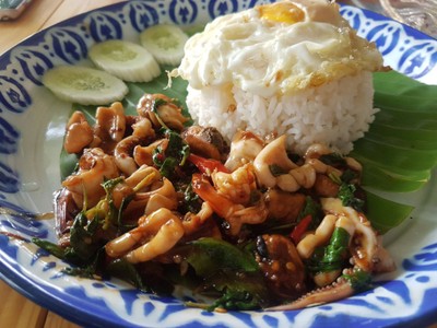 กระเพราถาด