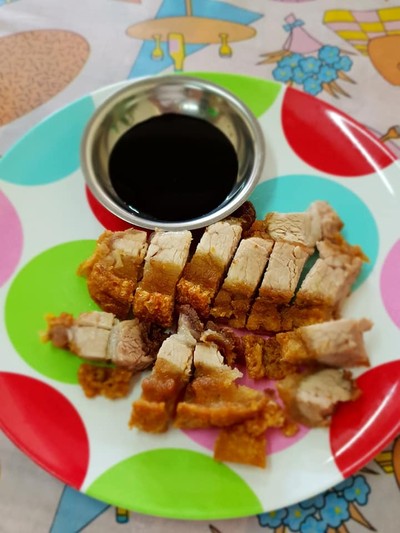 หมูกรอบ