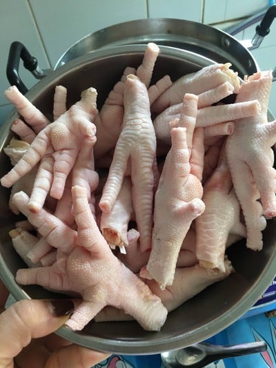 วิธีทำ “ซุปเปอร์ตีนไก่ตุ๋นยาจีน” วิธีทำ “ซุปเปอร์ตีนไก่ตุ๋นยาจีน”
