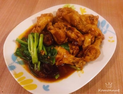 ไก่อบยอดผัก