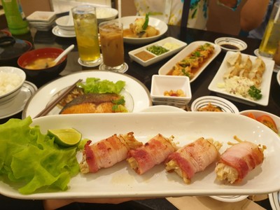 เบคอนพันเห็ดเข็มทอง