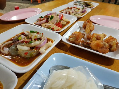 อาหาร หรือ เครื่องดื่ม