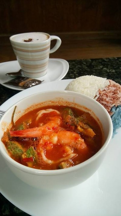 ข้าวแกงส้มชะอมกุ้ง ข้าวสามสี