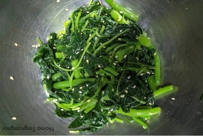 ผักโขมคลุกน้ำมันงา ผักโขมคลุกน้ำมันงา