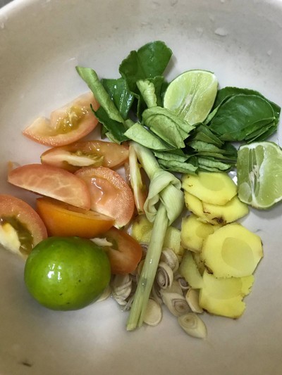 วิธีทำ ต้มยำทะเลสูตรน้ำข้นรสดี วิธีทำ ต้มยำทะเลสูตรน้ำข้นรสดี