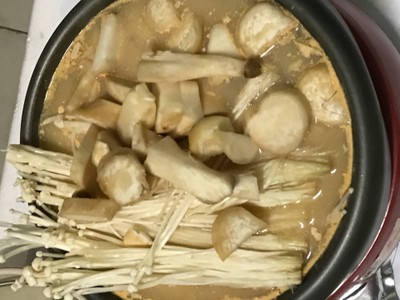 วิธีทำ ต้มยำทะเลสูตรน้ำข้นรสดี วิธีทำ ต้มยำทะเลสูตรน้ำข้นรสดี