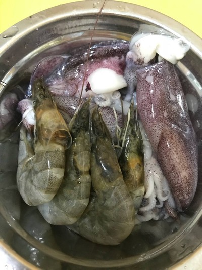 วิธีทำ ต้มยำทะเลสูตรน้ำข้นรสดี วิธีทำ ต้มยำทะเลสูตรน้ำข้นรสดี