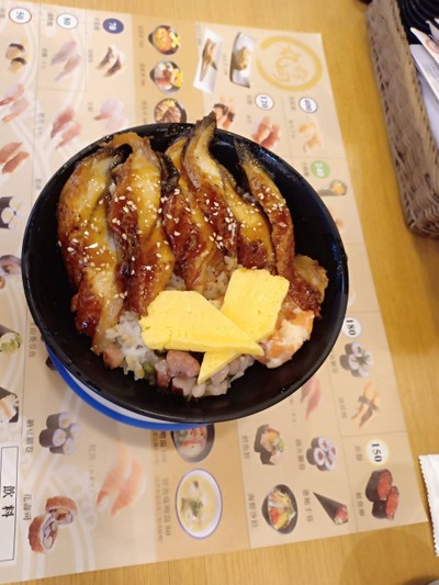 มื้อเย็นข้าวหน้าปลา