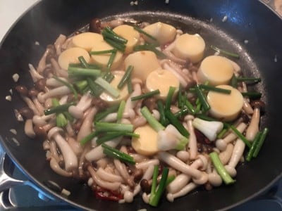 วิธีทำ เห็ดผัดเต้าหู้ไข่