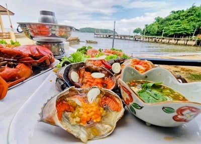 บุฟเฟ่ต์ปูไข่และอาหารทะเลพัก2วัน1คืนเพียง 1800 บาท/คน