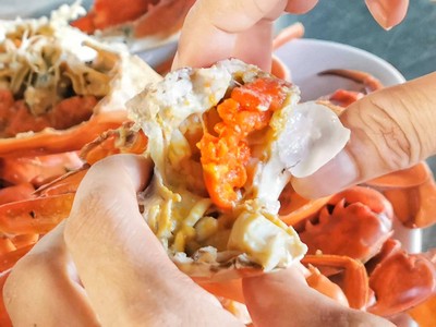 บุฟเฟ่ต์ปูไข่และอาหารทะเลพัก2วัน1คืนเพียง 1800 บาท/คน