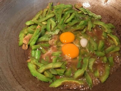 วิธีทำ มะระผัดไข่