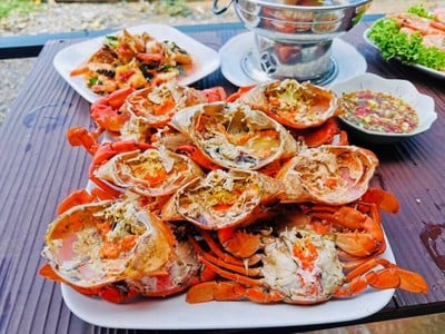 บุฟเฟ่ต์ปูไข่และอาหารทะเลพัก2วัน1คืนเพียง 1800 บาท/คน