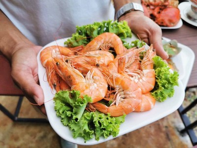 บุฟเฟ่ต์ปูไข่และอาหารทะเลพัก2วัน1คืนเพียง 1800 บาท/คน