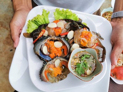 บุฟเฟ่ต์ปูไข่และอาหารทะเลพัก2วัน1คืนเพียง 1800 บาท/คน