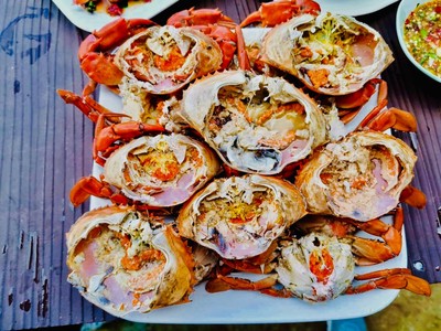 บุฟเฟ่ต์ปูไข่และอาหารทะเลพัก2วัน1คืนเพียง 1800 บาท/คน