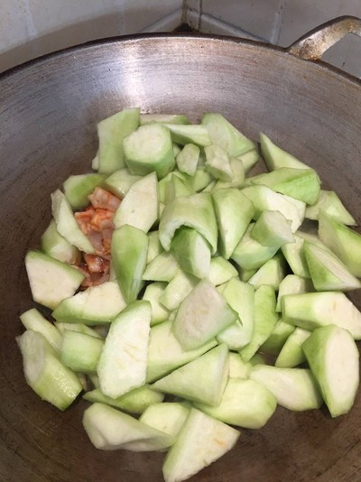 วิธีทำ บวบผัดกุ้ง