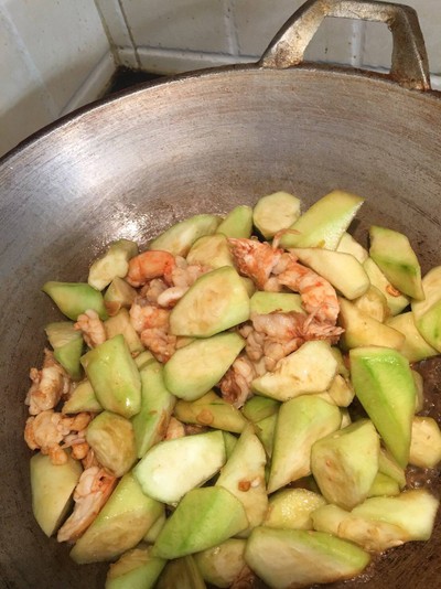 วิธีทำ บวบผัดกุ้ง