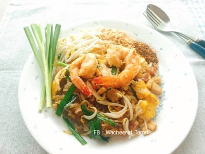 ผัดไทยกุ้งสด