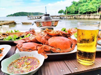 บุฟเฟ่ต์ปูไข่และอาหารทะเลพัก2วัน1คืนเพียง 1800 บาท/คน