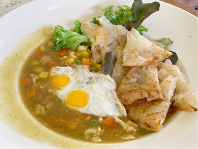 ราดหน้าเส้นทอด