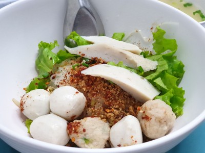 เส้นเล็กแห้งยำ