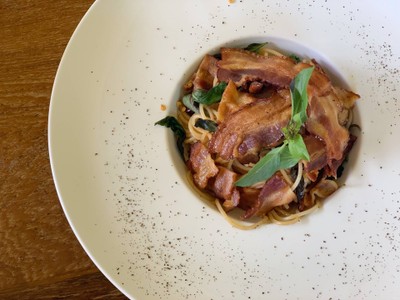 สปาเก็ตตี้เบคอนผัดพริกแห้ง