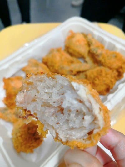 เมนูของร้าน ปีกไก่ยัดไส้คุณแม่พิกุลแฮม